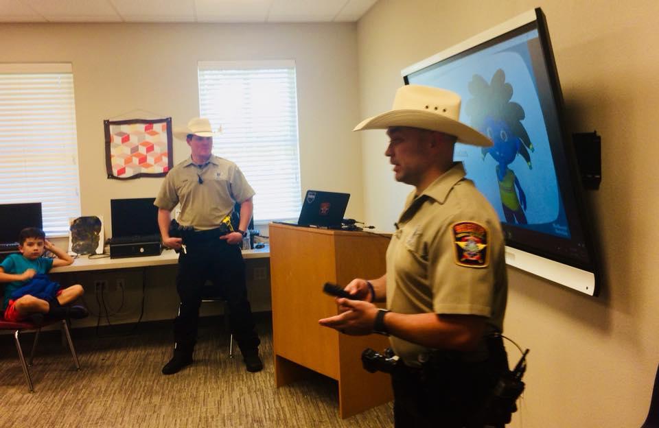 2 Police Officers speaking to children 